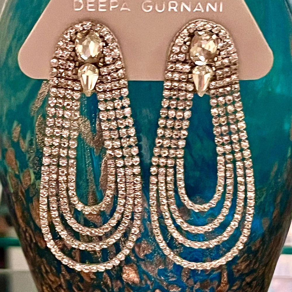 🌺🎉HP🎉🌺 NWT Deepa Gurnani Beaded Silver Crystal Chandeliers - Picture 4 of 14